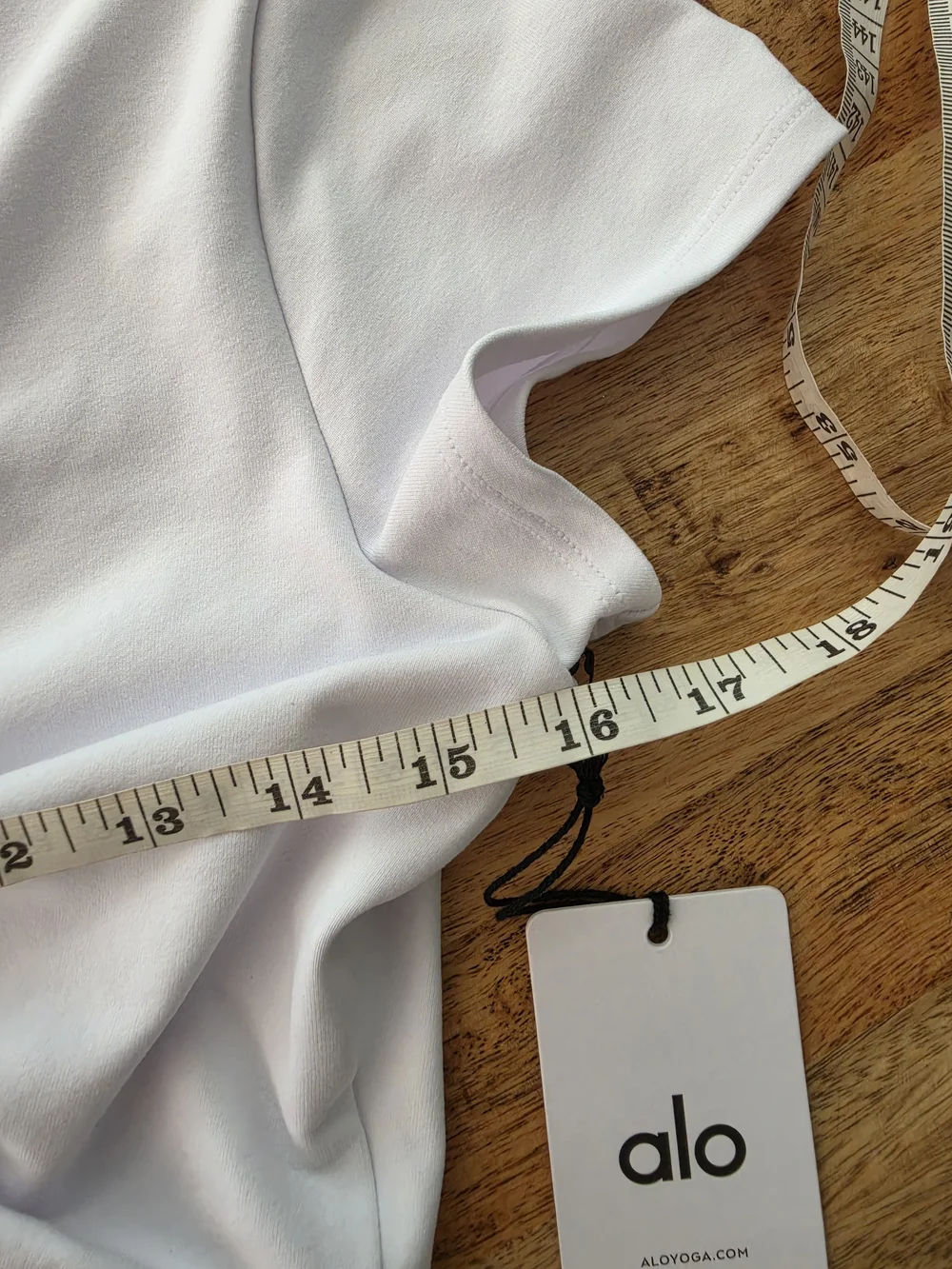 Alo Yoga airbrush keyhole cut out crop top Size Medium NWT